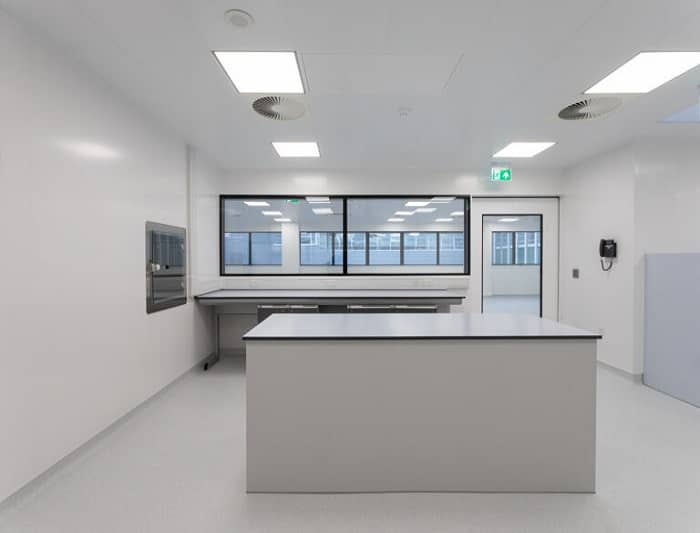 實驗室設備廠家：如何通過實驗室家具定制來節省空間