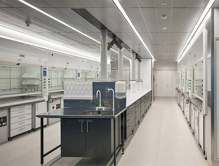 廣州實(shí)驗(yàn)室裝修公司：環(huán)境監(jiān)測(cè)實(shí)驗(yàn)室要如何設(shè)計(jì)建設(shè)？