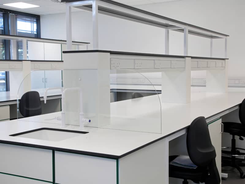  實驗室裝修成本省30%？這些材料選擇與施工技巧沒人會告訴你