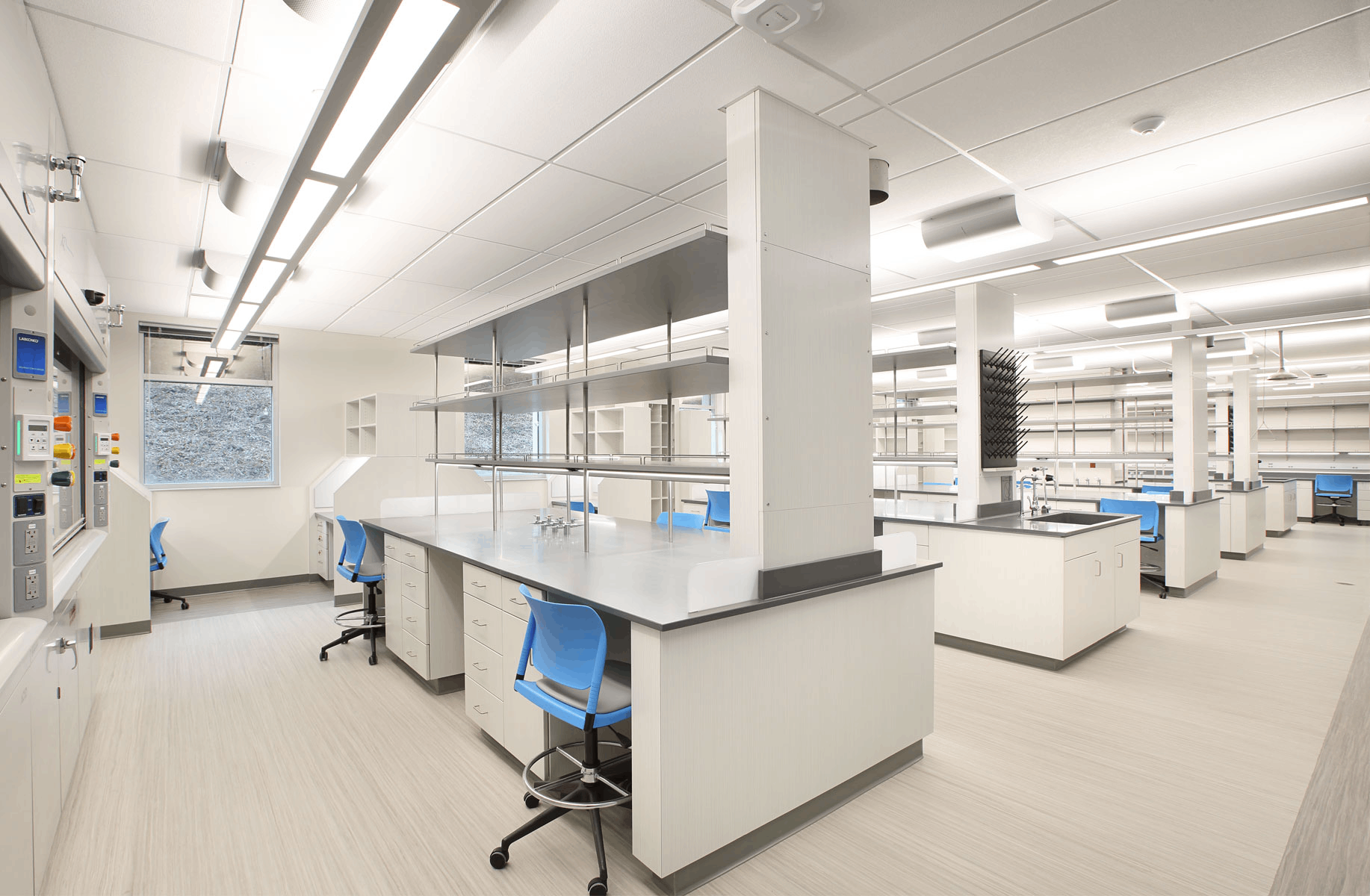 實驗室裝修材料選擇趨勢：未來實驗室如何精準(zhǔn)匹配實驗需求？