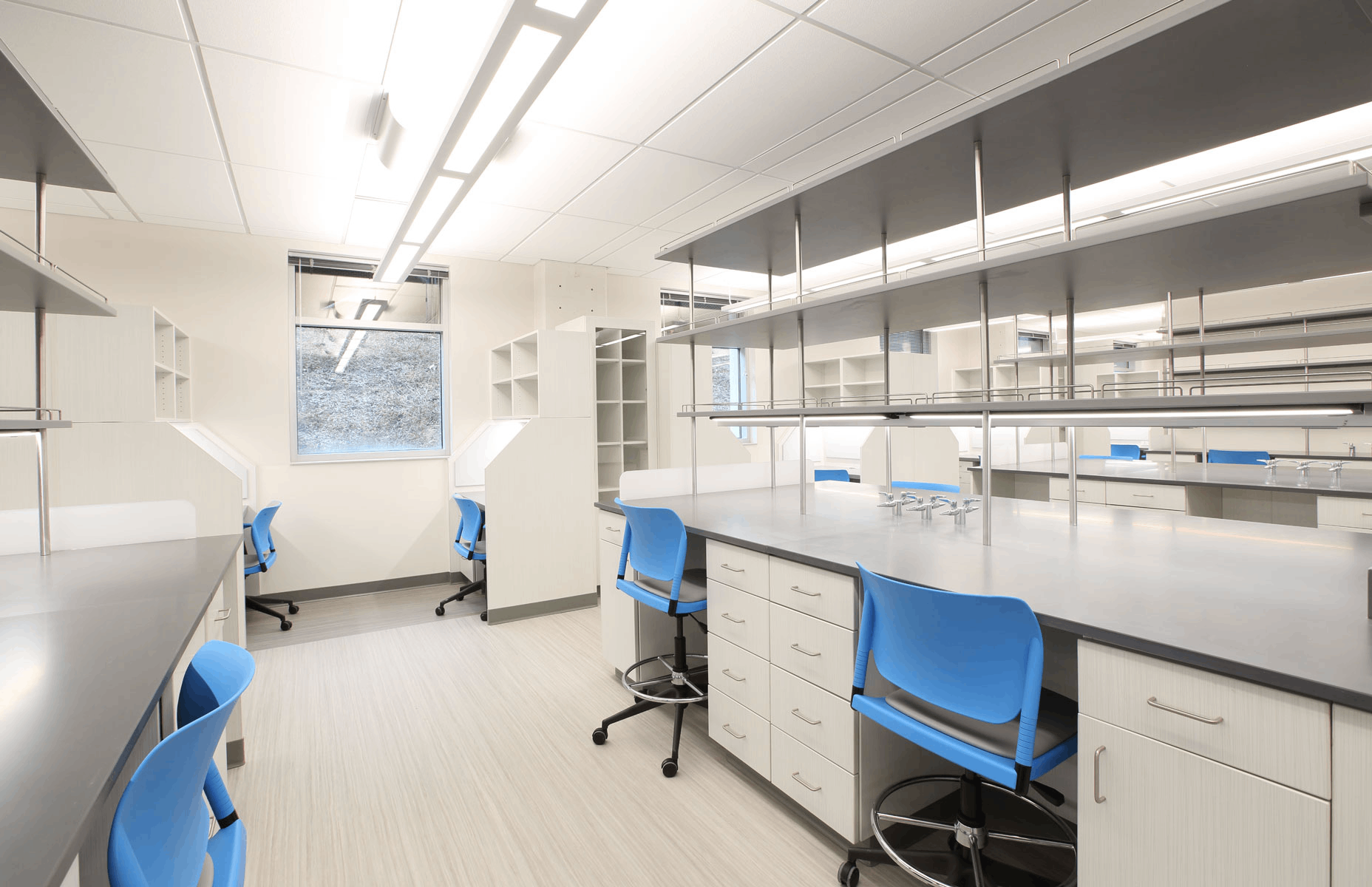 如何科學(xué)控制實(shí)驗(yàn)室裝修成本？7 大核心策略助你省下更多預(yù)算