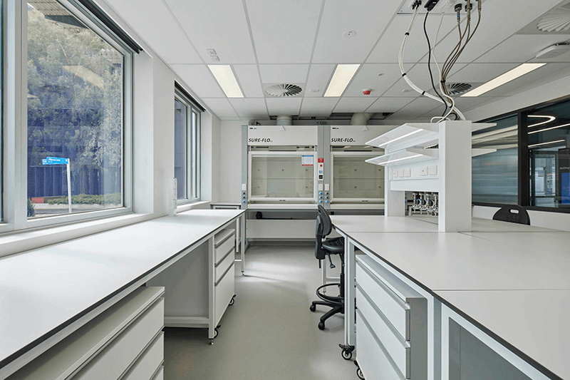 疾控中心 P3 實(shí)驗(yàn)室設(shè)計(jì)：負(fù)壓梯度 + 氣密門系統(tǒng)的國(guó)家級(jí)
